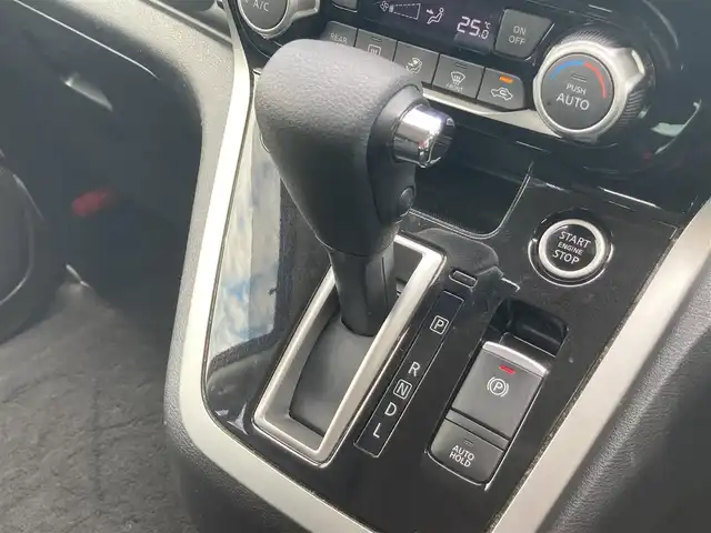 日産 セレナ ハイウェイスター プロパイロットED 静岡県 2017(平29)年 8万km マルーンレッド 2トーン エマージェンシーブレーキ/日産オリジナル9型ナビ（MM516D-L）/  ラジオ CD DVD SD Blu-ray Bluetooth/フルセグTV/フリップダウンモニター/前方ドライブレコーダー/ETC2.0/バックモニター/プロパイロット/両側パワースライドドア/電動パーキングブレーキ/オートブレーキホールド/レーンキープアシスト/LEDオートヘッドライト/フロントフォグランプ/リアロールサンシェード/純正16インチアルミホイール/純正フロアマット/インテリジェントキー×2本