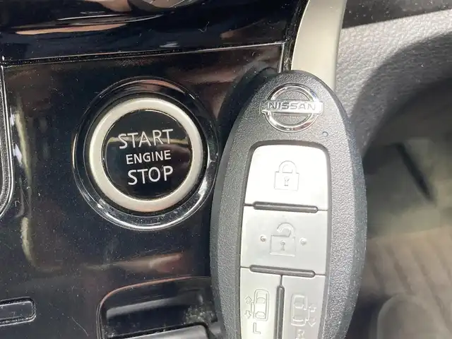 日産 セレナ ハイウェイスター プロパイロットED 静岡県 2017(平29)年 8万km マルーンレッド 2トーン エマージェンシーブレーキ/日産オリジナル9型ナビ（MM516D-L）/  ラジオ CD DVD SD Blu-ray Bluetooth/フルセグTV/フリップダウンモニター/前方ドライブレコーダー/ETC2.0/バックモニター/プロパイロット/両側パワースライドドア/電動パーキングブレーキ/オートブレーキホールド/レーンキープアシスト/LEDオートヘッドライト/フロントフォグランプ/リアロールサンシェード/純正16インチアルミホイール/純正フロアマット/インテリジェントキー×2本