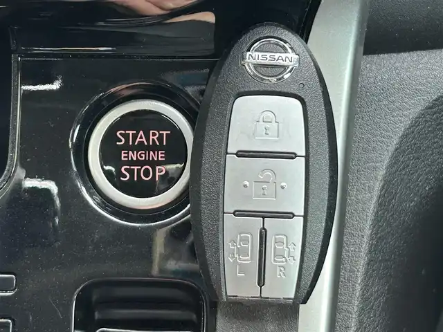 日産 セレナ ハイウェイスター プロパイロットED 静岡県 2017(平29)年 8万km マルーンレッド 2トーン エマージェンシーブレーキ/日産オリジナル9型ナビ（MM516D-L）/   CD DVD SD Blu-ray Bluetooth/フルセグTV/フリップダウンモニター/前方ドライブレコーダー/ETC2.0/バックモニター/プロパイロット/両側パワースライドドア/電動パーキングブレーキ/オートブレーキホールド/車線逸脱警報機能/LEDオートヘッドライト/フロントフォグランプ/リアロールサンシェード/純正16インチアルミホイール/純正フロアマット/インテリジェントキー×2本