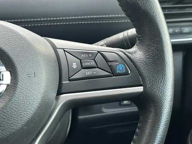 日産 セレナ ハイウェイスター プロパイロットED 静岡県 2017(平29)年 8万km マルーンレッド 2トーン エマージェンシーブレーキ/日産オリジナル9型ナビ（MM516D-L）/   CD DVD SD Blu-ray Bluetooth/フルセグTV/フリップダウンモニター/前方ドライブレコーダー/ETC2.0/バックモニター/プロパイロット/両側パワースライドドア/電動パーキングブレーキ/オートブレーキホールド/車線逸脱警報機能/LEDオートヘッドライト/フロントフォグランプ/リアロールサンシェード/純正16インチアルミホイール/純正フロアマット/インテリジェントキー×2本