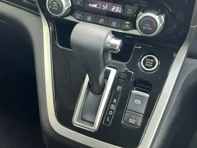 日産 セレナ ハイウェイスター プロパイロットED 静岡県 2017(平29)年 8万km マルーンレッド 2トーン エマージェンシーブレーキ/日産オリジナル9型ナビ（MM516D-L）/   CD DVD SD Blu-ray Bluetooth/フルセグTV/フリップダウンモニター/前方ドライブレコーダー/ETC2.0/バックモニター/プロパイロット/両側パワースライドドア/電動パーキングブレーキ/オートブレーキホールド/車線逸脱警報機能/LEDオートヘッドライト/フロントフォグランプ/リアロールサンシェード/純正16インチアルミホイール/純正フロアマット/インテリジェントキー×2本