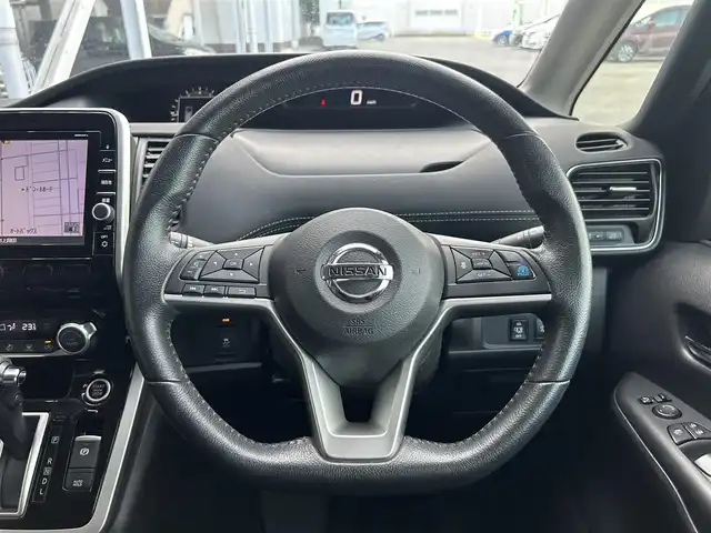 日産 セレナ ハイウェイスター プロパイロットED 静岡県 2017(平29)年 8万km マルーンレッド 2トーン エマージェンシーブレーキ/日産オリジナル9型ナビ（MM516D-L）/   CD DVD SD Blu-ray Bluetooth/フルセグTV/フリップダウンモニター/前方ドライブレコーダー/ETC2.0/バックモニター/プロパイロット/両側パワースライドドア/電動パーキングブレーキ/オートブレーキホールド/車線逸脱警報機能/LEDオートヘッドライト/フロントフォグランプ/リアロールサンシェード/純正16インチアルミホイール/純正フロアマット/インテリジェントキー×2本