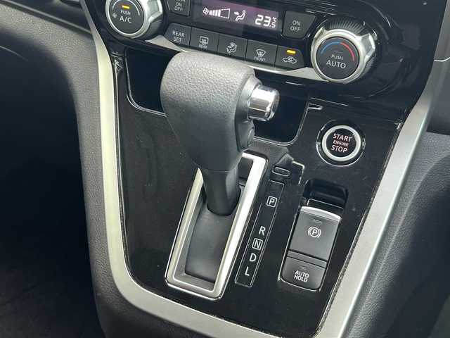 日産 セレナ ハイウェイスター プロパイロットED 静岡県 2017(平29)年 8万km マルーンレッド 2トーン エマージェンシーブレーキ/日産オリジナル9型ナビ（MM516D-L）/   CD DVD SD Blu-ray Bluetooth/フルセグTV/フリップダウンモニター/前方ドライブレコーダー/ETC2.0/バックモニター/プロパイロット/両側パワースライドドア/電動パーキングブレーキ/オートブレーキホールド/車線逸脱警報機能/LEDオートヘッドライト/フロントフォグランプ/リアロールサンシェード/純正16インチアルミホイール/純正フロアマット/インテリジェントキー×2本