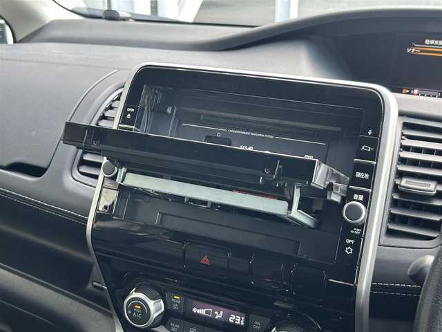 日産 セレナ ハイウェイスター プロパイロットED 静岡県 2017(平29)年 8万km マルーンレッド 2トーン エマージェンシーブレーキ/日産オリジナル9型ナビ（MM516D-L）/   CD DVD SD Blu-ray Bluetooth/フルセグTV/フリップダウンモニター/前方ドライブレコーダー/ETC2.0/バックモニター/プロパイロット/両側パワースライドドア/電動パーキングブレーキ/オートブレーキホールド/車線逸脱警報機能/LEDオートヘッドライト/フロントフォグランプ/リアロールサンシェード/純正16インチアルミホイール/純正フロアマット/インテリジェントキー×2本