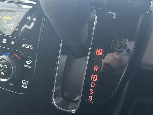 ダイハツ ムーヴ キャンバス G メイクアップ SA Ⅲ 静岡県 2018(平30)年 1.9万km スムースグレーマイカメタリック/ファイアークォーツレッドメタリック 2トーン 純正ナビ/　（AppleCarPaly/AndroidAuto/フルセグTV/DVD/CD）/寒冷地仕様/運転席シートヒーター/全方位カメラ/バックカメラ/両側パワースライドドア/衝突被害軽減システム/横滑り防止装置/レーンキープアシスト/オートマチックハイビーム/ETC/前方ドライブレコーダー/プッシュスタート/スマートキー/純正フロアマット/純正オプション15インチアルミホイール/付属：純正14インチスチールホイルタイヤ付き積み込み/LEDヘッドライト/ローダウン/純正サスペンション積み込み