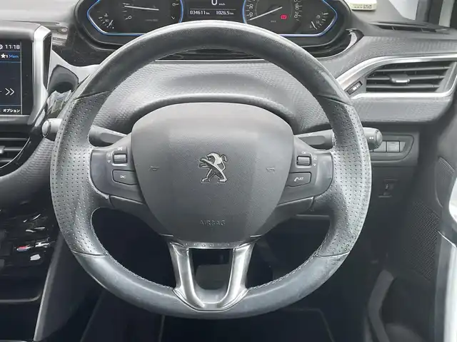 プジョー ２００８ クロスシティ 岡山県 2019(令1)年 3.5万km ネイクルホワイト 登録時走行距離34611km/純正SDナビ/(AM/FM/BT)/衝突被害軽減システム/ETC/クルーズコントロール/バックカメラ/シートヒーター/クリアランスソナー/リモコンキー/スペアキー/純正16インチアルミホイール/パワーウィンドウ/パワーステアリング/記録簿/保証書/取扱説明書