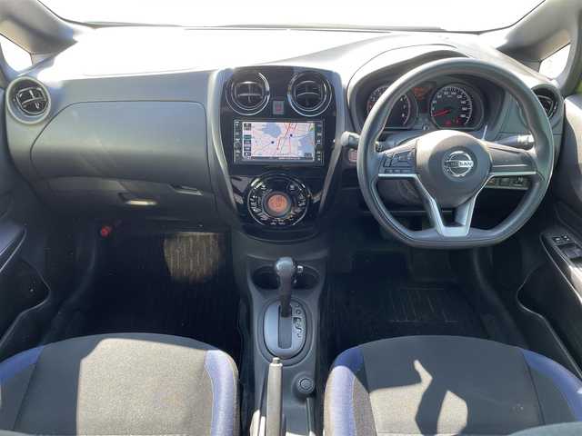 日産 ノート X ブラックアロー 福岡県 2018(平30)年 4万km オリーブグリーン/スーパーブラック 2トーン 前後コーナーセンサー/自動ブレーキ/レーンキープアシスト/プッシュスタートボタン/スマートキー/純正HDDナビ/ワンセグTV/USB接続/バックカメラ/Bluetoothオーディオ/純正フロアマット/純正アルミホイール