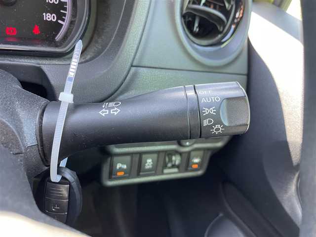 日産 ノート X ブラックアロー 福岡県 2018(平30)年 4万km オリーブグリーン/スーパーブラック 2トーン 前後コーナーセンサー/自動ブレーキ/レーンキープアシスト/プッシュスタートボタン/スマートキー/純正HDDナビ/ワンセグTV/USB接続/バックカメラ/Bluetoothオーディオ/純正フロアマット/純正アルミホイール