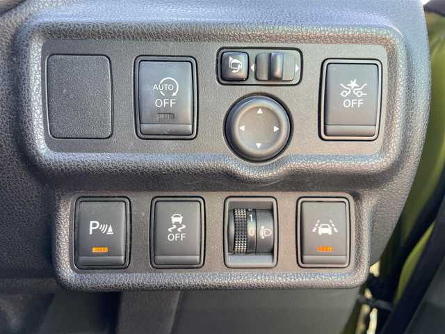 日産 ノート X ブラックアロー 福岡県 2018(平30)年 4万km オリーブグリーン/スーパーブラック 2トーン 前後コーナーセンサー/自動ブレーキ/レーンキープアシスト/プッシュスタートボタン/スマートキー/純正HDDナビ/ワンセグTV/USB接続/バックカメラ/Bluetoothオーディオ/純正フロアマット/純正アルミホイール