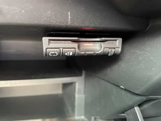 日産 ノート X ブラックアロー 福岡県 2018(平30)年 4万km オリーブグリーン/スーパーブラック 2トーン 前後コーナーセンサー/自動ブレーキ/レーンキープアシスト/プッシュスタートボタン/スマートキー/純正HDDナビ/ワンセグTV/USB接続/バックカメラ/Bluetoothオーディオ/純正フロアマット/純正アルミホイール