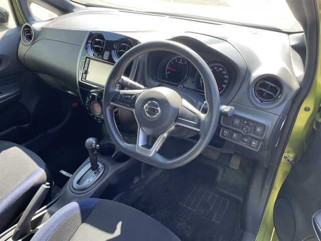 日産 ノート X ブラックアロー 福岡県 2018(平30)年 4万km オリーブグリーン/スーパーブラック 2トーン 前後コーナーセンサー/自動ブレーキ/レーンキープアシスト/プッシュスタートボタン/スマートキー/純正HDDナビ/ワンセグTV/USB接続/バックカメラ/Bluetoothオーディオ/純正フロアマット/純正アルミホイール