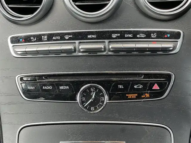 メルセデス・ベンツ Ｃ２２０ｄ ローレウスエディション 鹿児島県 2018(平30)年 5万km セレナイトグレー 純正HDDナビ/CD/DVD再生可/フルセグテレビ/バックカメラ/Bluetoothオーディオ/黒革シート/前席シートヒーター/前席パワーシート/アイドリングストップ/追従型クルーズコントロール/レーンキープアシスト/衝突軽減ブレーキ/前後ドライブレコーダー/プッシュスタート/純正フロアマット/2.0ETC/LEDヘッドライト/スマートキー/新車時保証書/取扱説明書/スペアキー1本