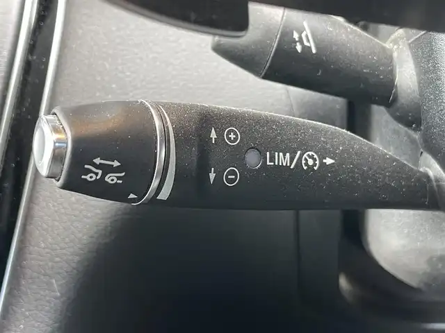 メルセデス・ベンツ Ｃ２２０ｄ ローレウスエディション 鹿児島県 2018(平30)年 5万km セレナイトグレー 純正HDDナビ/CD/DVD再生可/フルセグテレビ/バックカメラ/Bluetoothオーディオ/黒革シート/前席シートヒーター/前席パワーシート/アイドリングストップ/追従型クルーズコントロール/レーンキープアシスト/衝突軽減ブレーキ/前後ドライブレコーダー/プッシュスタート/純正フロアマット/2.0ETC/LEDヘッドライト/スマートキー/新車時保証書/取扱説明書/スペアキー1本