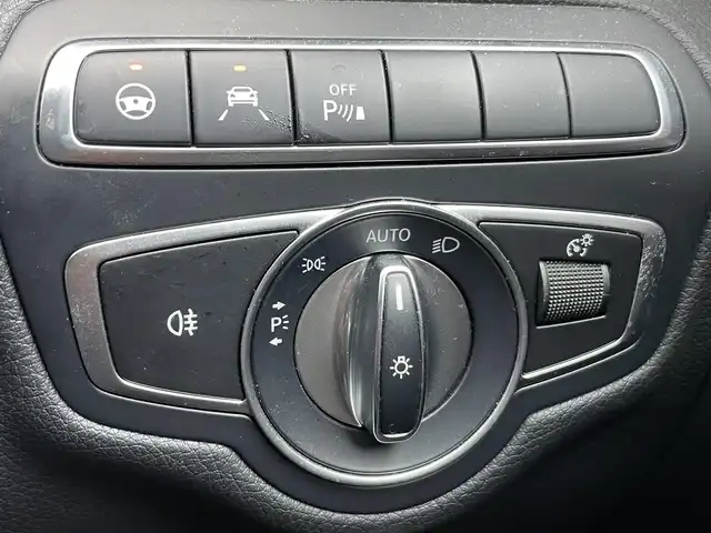 メルセデス・ベンツ Ｃ２２０ｄ ローレウスエディション 鹿児島県 2018(平30)年 5万km セレナイトグレー 純正HDDナビ/CD/DVD再生可/フルセグテレビ/バックカメラ/Bluetoothオーディオ/黒革シート/前席シートヒーター/前席パワーシート/アイドリングストップ/追従型クルーズコントロール/レーンキープアシスト/衝突軽減ブレーキ/前後ドライブレコーダー/プッシュスタート/純正フロアマット/2.0ETC/LEDヘッドライト/スマートキー/新車時保証書/取扱説明書/スペアキー1本