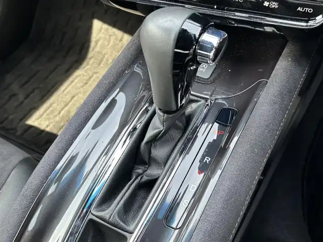 ホンダ ヴェゼル RS ホンダセンシング 大分県 2019(令1)年 2.9万km プラチナホワイトパール ・純正ナビ(CD.DVD.SD.BT.USB)/・バックカメラ/・フルセグテレビ/・レーダークルーズコントロール/・ドライブレコーダー/・ETC/・パドルシフト/・ステアリングリモコン/・シートヒーター/・ハーフレザーシート/・ブレーキホールド