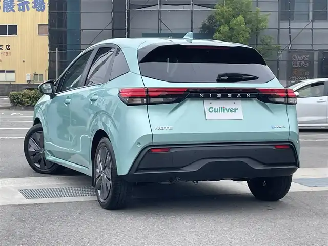 日産 ノート X 愛媛県 2023(令5)年 6.8万km 緑 プッシュスタート/純正ナビ（AM/FM/Bluetooth/フルセグTV）/アラウンドビューモニター/ETC２．０/横滑り防止装置/レーンキープアシスト/オートライト/オートマチックハイビーム/コーナーセンサー/クルーズコントロール