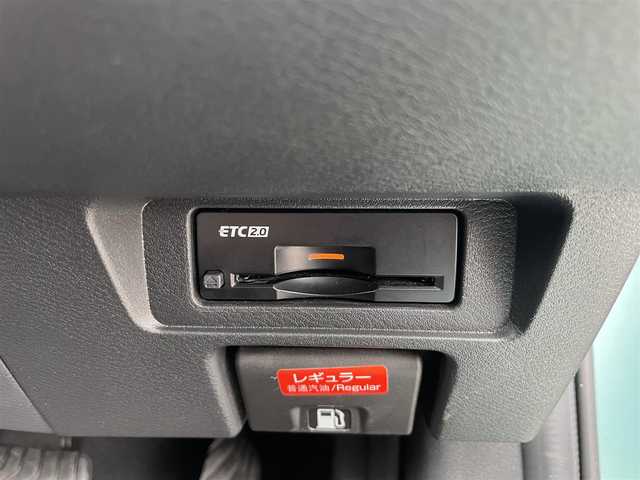 日産 ノート X 愛媛県 2023(令5)年 6.8万km 緑 プッシュスタート/純正ナビ（AM/FM/Bluetooth/フルセグTV）/アラウンドビューモニター/ETC２．０/横滑り防止装置/レーンキープアシスト/オートライト/オートマチックハイビーム/コーナーセンサー/クルーズコントロール