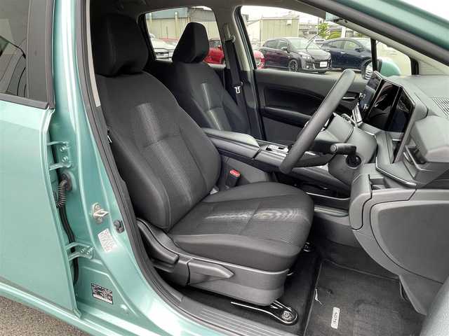 日産 ノート X 愛媛県 2023(令5)年 6.8万km 緑 プッシュスタート/純正ナビ（AM/FM/Bluetooth/フルセグTV）/アラウンドビューモニター/ETC２．０/横滑り防止装置/レーンキープアシスト/オートライト/オートマチックハイビーム/コーナーセンサー/クルーズコントロール