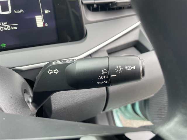 日産 ノート X 愛媛県 2023(令5)年 6.8万km 緑 プッシュスタート/純正ナビ（AM/FM/Bluetooth/フルセグTV）/アラウンドビューモニター/ETC２．０/横滑り防止装置/レーンキープアシスト/オートライト/オートマチックハイビーム/コーナーセンサー/クルーズコントロール
