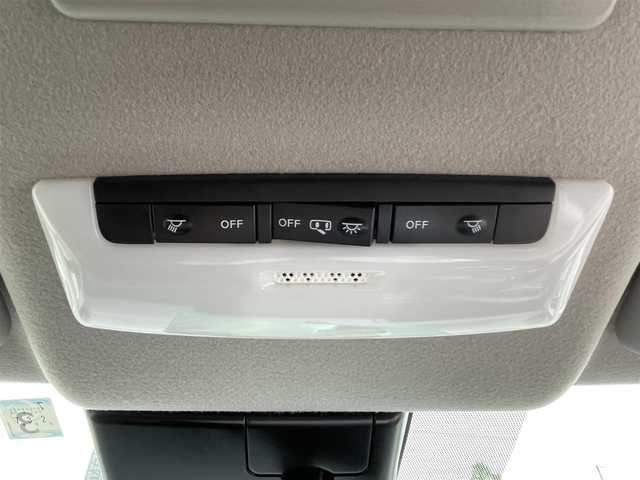 日産 ノート X 愛媛県 2023(令5)年 6.8万km 緑 プッシュスタート/純正ナビ（AM/FM/Bluetooth/フルセグTV）/アラウンドビューモニター/ETC２．０/横滑り防止装置/レーンキープアシスト/オートライト/オートマチックハイビーム/コーナーセンサー/クルーズコントロール