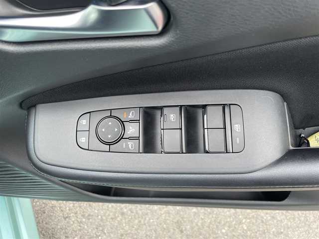 日産 ノート X 愛媛県 2023(令5)年 6.8万km 緑 プッシュスタート/純正ナビ（AM/FM/Bluetooth/フルセグTV）/アラウンドビューモニター/ETC２．０/横滑り防止装置/レーンキープアシスト/オートライト/オートマチックハイビーム/コーナーセンサー/クルーズコントロール
