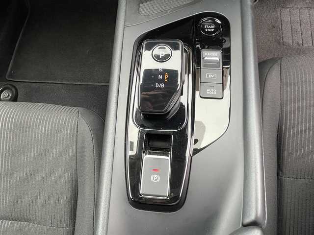 日産 ノート X 愛媛県 2023(令5)年 6.8万km 緑 プッシュスタート/純正ナビ（AM/FM/Bluetooth/フルセグTV）/アラウンドビューモニター/ETC２．０/横滑り防止装置/レーンキープアシスト/オートライト/オートマチックハイビーム/コーナーセンサー/クルーズコントロール