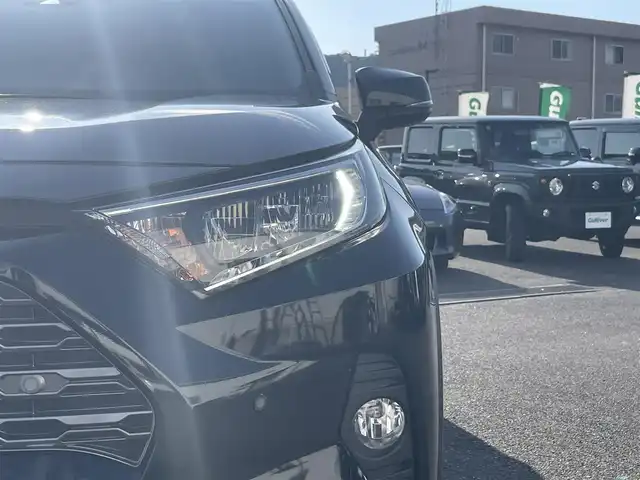 トヨタ ＲＡＶ４ G Zパッケージ 広島県 2021(令3)年 3.2万km アティチュードブラックマイカ 登録時走行距離/　31991km/ワンオーナー/Bluetooth・フルセグTV/全方位カメラ/クルーズコントロール(追従走行あり)/衝突被害軽減システム/車線逸脱警報/後側方車両検知警報(ブラインドスポットモニター)/横滑り防止装置/盗難防止装置/ドライブレコーダー/ルーフレール/レザーシート/シートヒーター/置くだけ充電/電子パーキング/パワーシート(メモリ機能有り)/パワーバックドア/ビルトインETC/ステアリングヒーター/デジタルインナーミラー/オートライト/純正LEDライト/フォグランプ/プッシュスタート/スマートキー/MTモード付きAT/純正アルミホイール 19インチ/ドアバイザー/純正フロアマット/新車時整備手帳（保証書）/取扱説明書