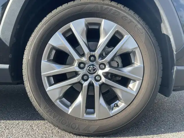 トヨタ ＲＡＶ４ G Zパッケージ 広島県 2021(令3)年 3.2万km アティチュードブラックマイカ 登録時走行距離/　31991km/ワンオーナー/Bluetooth・フルセグTV/全方位カメラ/クルーズコントロール(追従走行あり)/衝突被害軽減システム/車線逸脱警報/後側方車両検知警報(ブラインドスポットモニター)/横滑り防止装置/盗難防止装置/ドライブレコーダー/ルーフレール/レザーシート/シートヒーター/置くだけ充電/電子パーキング/パワーシート(メモリ機能有り)/パワーバックドア/ビルトインETC/ステアリングヒーター/デジタルインナーミラー/オートライト/純正LEDライト/フォグランプ/プッシュスタート/スマートキー/MTモード付きAT/純正アルミホイール 19インチ/ドアバイザー/純正フロアマット/新車時整備手帳（保証書）/取扱説明書