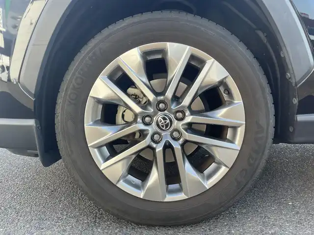 トヨタ ＲＡＶ４ G Zパッケージ 広島県 2021(令3)年 3.2万km アティチュードブラックマイカ 登録時走行距離/　31991km/ワンオーナー/Bluetooth・フルセグTV/全方位カメラ/クルーズコントロール(追従走行あり)/衝突被害軽減システム/車線逸脱警報/後側方車両検知警報(ブラインドスポットモニター)/横滑り防止装置/盗難防止装置/ドライブレコーダー/ルーフレール/レザーシート/シートヒーター/置くだけ充電/電子パーキング/パワーシート(メモリ機能有り)/パワーバックドア/ビルトインETC/ステアリングヒーター/デジタルインナーミラー/オートライト/純正LEDライト/フォグランプ/プッシュスタート/スマートキー/MTモード付きAT/純正アルミホイール 19インチ/ドアバイザー/純正フロアマット/新車時整備手帳（保証書）/取扱説明書