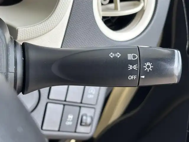 スズキ アルト S 東京都 2018(平30)年 4.8万km シフォンアイボリーM 2WD/NA/CVT/シートヒーター/ＥＣＬＩＰＳＥナビ/エネチャージ/アイドリングストップシステム/エコクール/縦桟エアインテーク付開口部ボディ同色横２本バーフロントバンパー/ボディ同色ドアミラー（電動格納機能付）/ボディ同色アウトサイドドアハンドル/ボディ同色ドアサッシュ/ボディ同色リアバンパー/145/80R13タイヤ/13インチフルホイールキャップ/プライバシーガラス/リアワイパー/ホワイトインパネ加飾/ホワイトエアコンサイド吹出口ルーバー/ホワイトエアコンサイド吹出口リング/無塗装インサイドドアハンドル/パワーウィンドウ（フロント/リア）/ステータスインフォメーションランプ付アナログメーター/マルチインフォメーションディスプレイ/ウレタン製ステアリングホイール/SRSエアバッグ（運転席/助手席）ABS/マニュアルエアコン（ホワイトダイヤル）/無塗装エアコンコントロールパネル/ライトブルーファブリックシート/シートヒーター（運転席）/シートリフター（運転席）/ヘッドレスト付一体可倒式シート（リア）/リモコンキー