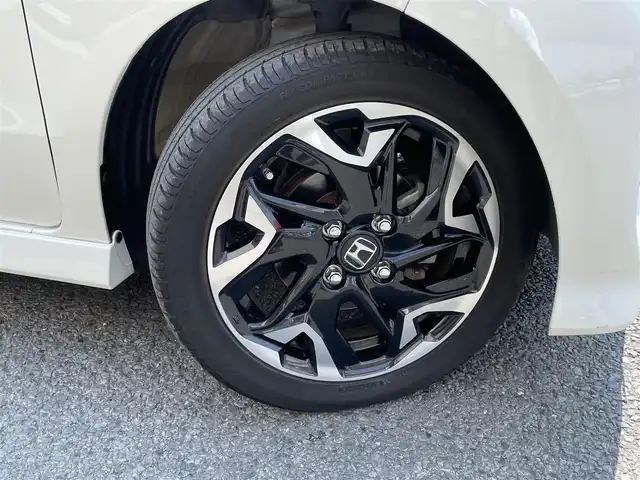 ホンダ Ｎ ＢＯＸ カスタム G L ターボ ホンダセンシング 石川県 2017(平29)年 8.8万km プレミアムホワイトパールⅡ 純正8インチSDナビ・地デジTV/純正CD/DVD/SD/MSV/BT/USB/バックモニター/ETC/ハーフレザーシート/両側パワースライドドア/ホンダセンシング/レーダークルーズコントロール/衝突軽減ブレーキ/車線逸脱警報/純正15インチAW/LEDライト/LEDフォグ/純正ドライブレコーダー/パドルシフト/プッシュスタート/スマートキー×2/H29/30/R1/2/4年ディーラー整備記録/保証書・取説あり