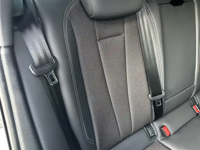 アウディ Ａ４ 2.0TFSIスポーツ S ライン PKG 福島県 2016(平28)年 3.9万km グレイシアホワイトメタリック 純正ナビ(CD/DVD/BT/SD/AUX)/フルセグTV/アクティブレーンアシスト/クルーズコントロール/ETC/オートホールド/ステアリングスイッチ/パドルシフト/前方ドライブレコーダー/パワーシート/シートヒーター/バーチャルコクピット/純正18AW/純正フロアマット/取扱説明書/保証書/スペアキー
