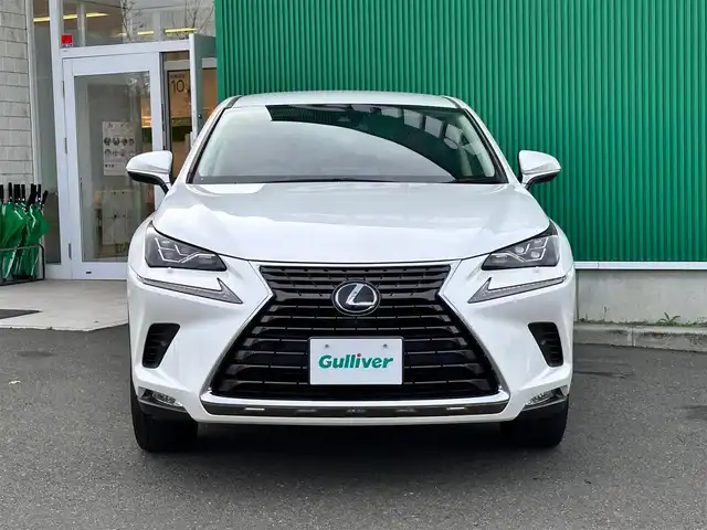 レクサス ＮＸ 300h バージョンL 宮城県 2020(令2)年 5.2万km ソニッククォーツ パノラミックビューモニターセット/・パノラミックビューモニター/・パーキングサポートブレーキ（静止物）/ブラインドスポットモニターセット/・ブラインドスポットモニター/・リアクロストラフィックアラート/＝＝＝/セーフティシステムプラス/・プリクラッシュセーフティ/・レーントレーシングアシスト/・アダプティブハイビームシステム/・レーダークルーズコントロール/・ロードサインアシスト/・先行車発進告知機能/純正ナビ/・CD/DVD/・Bluetooth/・フルセグTV/ビルトインETC2.0/AC100V/100Wコンセント/ハンズフリーパワーバックドア/本革シート/シートシートヒーター（前席/後席）/シートベンチレーション（前席）/パワーシート（運転席メモリー機能付）/電動格納/リクライニング機能付シート（リア）/ステアリングヒーター/電動パーキングブレーキ/ブレーキホールド/角型3眼LEDヘッドランプ/フォグランプ/ヘッドランプクリーナー/スマートキー＆プッシュスタート/純正18インチAW/純正フロアマット