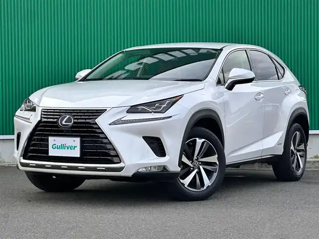 レクサス ＮＸ 300h バージョンL 宮城県 2020(令2)年 5.2万km ソニッククォーツ パノラミックビューモニターセット/・パノラミックビューモニター/・パーキングサポートブレーキ（静止物）/ブラインドスポットモニターセット/・ブラインドスポットモニター/・リアクロストラフィックアラート/＝＝＝/セーフティシステムプラス/・プリクラッシュセーフティ/・レーントレーシングアシスト/・アダプティブハイビームシステム/・レーダークルーズコントロール/・ロードサインアシスト/・先行車発進告知機能/純正ナビ/・CD/DVD/・Bluetooth/・フルセグTV/ビルトインETC2.0/AC100V/100Wコンセント/ハンズフリーパワーバックドア/本革シート/シートシートヒーター（前席/後席）/シートベンチレーション（前席）/パワーシート（運転席メモリー機能付）/電動格納/リクライニング機能付シート（リア）/ステアリングヒーター/電動パーキングブレーキ/ブレーキホールド/角型3眼LEDヘッドランプ/フォグランプ/ヘッドランプクリーナー/スマートキー＆プッシュスタート/純正18インチAW/純正フロアマット