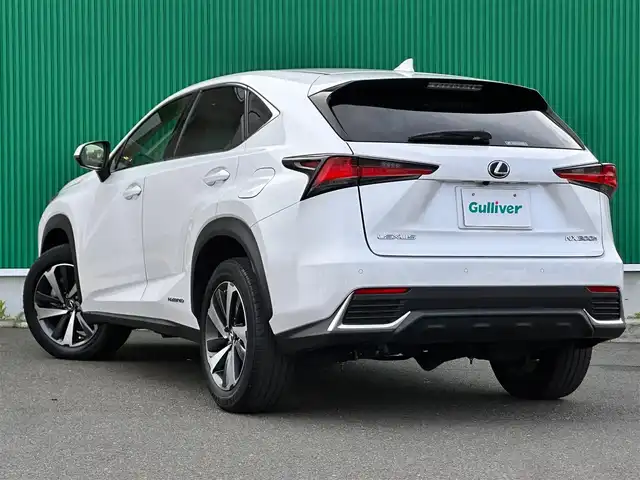 レクサス ＮＸ 300h バージョンL 宮城県 2020(令2)年 5.2万km ソニッククォーツ パノラミックビューモニターセット/・パノラミックビューモニター/・パーキングサポートブレーキ（静止物）/ブラインドスポットモニターセット/・ブラインドスポットモニター/・リアクロストラフィックアラート/＝＝＝/セーフティシステムプラス/・プリクラッシュセーフティ/・レーントレーシングアシスト/・アダプティブハイビームシステム/・レーダークルーズコントロール/・ロードサインアシスト/・先行車発進告知機能/純正ナビ/・CD/DVD/・Bluetooth/・フルセグTV/ビルトインETC2.0/AC100V/100Wコンセント/ハンズフリーパワーバックドア/本革シート/シートシートヒーター（前席/後席）/シートベンチレーション（前席）/パワーシート（運転席メモリー機能付）/電動格納/リクライニング機能付シート（リア）/ステアリングヒーター/電動パーキングブレーキ/ブレーキホールド/角型3眼LEDヘッドランプ/フォグランプ/ヘッドランプクリーナー/スマートキー＆プッシュスタート/純正18インチAW/純正フロアマット