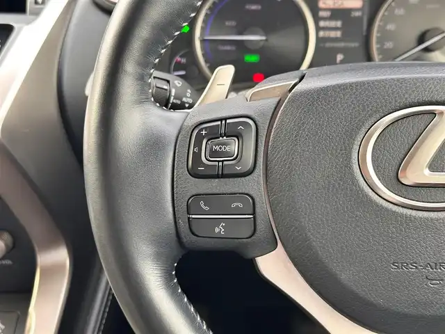 レクサス ＮＸ 300h バージョンL 宮城県 2020(令2)年 5.2万km ソニッククォーツ パノラミックビューモニターセット/・パノラミックビューモニター/・パーキングサポートブレーキ（静止物）/ブラインドスポットモニターセット/・ブラインドスポットモニター/・リアクロストラフィックアラート/＝＝＝/セーフティシステムプラス/・プリクラッシュセーフティ/・レーントレーシングアシスト/・アダプティブハイビームシステム/・レーダークルーズコントロール/・ロードサインアシスト/・先行車発進告知機能/純正ナビ/・CD/DVD/・Bluetooth/・フルセグTV/ビルトインETC2.0/AC100V/100Wコンセント/ハンズフリーパワーバックドア/本革シート/シートシートヒーター（前席/後席）/シートベンチレーション（前席）/パワーシート（運転席メモリー機能付）/電動格納/リクライニング機能付シート（リア）/ステアリングヒーター/電動パーキングブレーキ/ブレーキホールド/角型3眼LEDヘッドランプ/フォグランプ/ヘッドランプクリーナー/スマートキー＆プッシュスタート/純正18インチAW/純正フロアマット