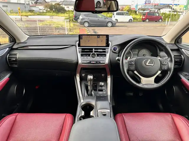 レクサス ＮＸ 300h バージョンL 宮城県 2020(令2)年 5.2万km ソニッククォーツ パノラミックビューモニターセット/・パノラミックビューモニター/・パーキングサポートブレーキ（静止物）/ブラインドスポットモニターセット/・ブラインドスポットモニター/・リアクロストラフィックアラート/＝＝＝/セーフティシステムプラス/・プリクラッシュセーフティ/・レーントレーシングアシスト/・アダプティブハイビームシステム/・レーダークルーズコントロール/・ロードサインアシスト/・先行車発進告知機能/純正ナビ/・CD/DVD/・Bluetooth/・フルセグTV/ビルトインETC2.0/AC100V/100Wコンセント/ハンズフリーパワーバックドア/本革シート/シートシートヒーター（前席/後席）/シートベンチレーション（前席）/パワーシート（運転席メモリー機能付）/電動格納/リクライニング機能付シート（リア）/ステアリングヒーター/電動パーキングブレーキ/ブレーキホールド/角型3眼LEDヘッドランプ/フォグランプ/ヘッドランプクリーナー/スマートキー＆プッシュスタート/純正18インチAW/純正フロアマット