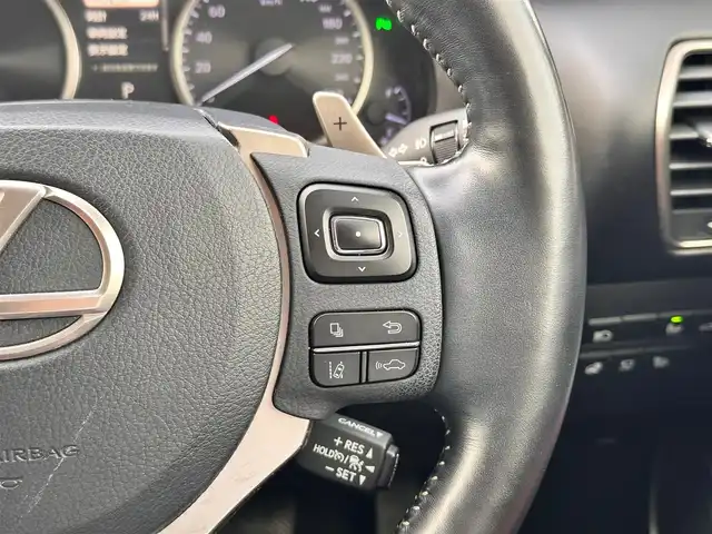 レクサス ＮＸ 300h バージョンL 宮城県 2020(令2)年 5.2万km ソニッククォーツ パノラミックビューモニターセット/・パノラミックビューモニター/・パーキングサポートブレーキ（静止物）/ブラインドスポットモニターセット/・ブラインドスポットモニター/・リアクロストラフィックアラート/＝＝＝/セーフティシステムプラス/・プリクラッシュセーフティ/・レーントレーシングアシスト/・アダプティブハイビームシステム/・レーダークルーズコントロール/・ロードサインアシスト/・先行車発進告知機能/純正ナビ/・CD/DVD/・Bluetooth/・フルセグTV/ビルトインETC2.0/AC100V/100Wコンセント/ハンズフリーパワーバックドア/本革シート/シートシートヒーター（前席/後席）/シートベンチレーション（前席）/パワーシート（運転席メモリー機能付）/電動格納/リクライニング機能付シート（リア）/ステアリングヒーター/電動パーキングブレーキ/ブレーキホールド/角型3眼LEDヘッドランプ/フォグランプ/ヘッドランプクリーナー/スマートキー＆プッシュスタート/純正18インチAW/純正フロアマット