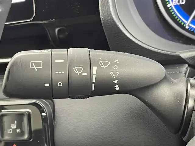 トヨタ ヴォクシー ハイブリッド S－Z 茨城県 2022(令4)年 2.3万km ホワイトパールクリスタルシャイン 快適利便パッケージ/純正10.5型DA/バックカメラ/フルセグ/CD/DVDデッキ/衝突被害軽減ブレーキ/車線逸脱抑制装置/レーダークルーズコントロール/オートマチックハイビーム/クリアランスソナー/BSM/両側電動スライドドア/ETC2.0/AC100V/パワーバックドア/シートヒーター/純正17インチAW/3眼LEDヘッドライト/スマートキー