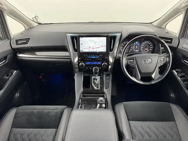 トヨタ アルファード S Cパッケージ 福岡県 2017(平29)年 4.9万km ラグジュアリーホワイトパールクリスタルシャインガラスフレーク 後席モニター　/社外１０型ナビ／フルセグＴＶ　/バックカメラ　/クルーズコントロール　/コーナーセンサー　/衝突軽減ブレーキ　/アクセル踏み間違い防止　/ＭＴモード付ＡＴ　/両側電動スライドドア　/ステアリングヒーター　/シートメモリー付きパワーシート　/パワーバックドア　/ＬＥＤヘッドライト