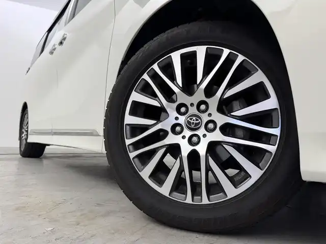 トヨタ アルファード S Cパッケージ 福岡県 2017(平29)年 4.9万km ラグジュアリーホワイトパールクリスタルシャインガラスフレーク 後席モニター　/社外１０型ナビ／フルセグＴＶ　/バックカメラ　/クルーズコントロール　/コーナーセンサー　/衝突軽減ブレーキ　/アクセル踏み間違い防止　/ＭＴモード付ＡＴ　/両側電動スライドドア　/ステアリングヒーター　/シートメモリー付きパワーシート　/パワーバックドア　/ＬＥＤヘッドライト
