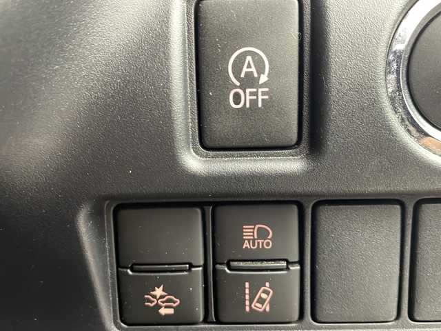 トヨタ ヴォクシー ZS 煌Ⅲ 熊本県 2021(令3)年 4.9万km ホワイトパールクリスタルシャイン ディーラーOP9インチナビ(CD/DVD/BT/フルセグ)/純正フリップダウンモニター/トヨタセーフティーセンス/ ・プリクラッシュセーフティー/ ・レーンディパーチャーアラート/ ・オートハイビーム/ ・パーキングサポートブレーキ/ ・クリアランスソナー/クルーズコントロール/バックカメラ/ビルトインETC/オートライト/LEDヘッドライト/フロントフォグランプ/純正フロアマット/純正ドアバイザー/電動格納ミラー/ミラーウィンカー/取り扱い説明書/保証書