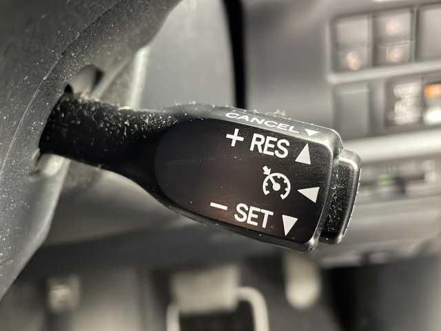 トヨタ ヴォクシー ZS 煌Ⅲ 熊本県 2021(令3)年 4.9万km ホワイトパールクリスタルシャイン ディーラーOP9インチナビ(CD/DVD/BT/フルセグ)/純正フリップダウンモニター/トヨタセーフティーセンス/ ・プリクラッシュセーフティー/ ・レーンディパーチャーアラート/ ・オートハイビーム/ ・パーキングサポートブレーキ/ ・クリアランスソナー/クルーズコントロール/バックカメラ/ビルトインETC/オートライト/LEDヘッドライト/フロントフォグランプ/純正フロアマット/純正ドアバイザー/電動格納ミラー/ミラーウィンカー/取り扱い説明書/保証書