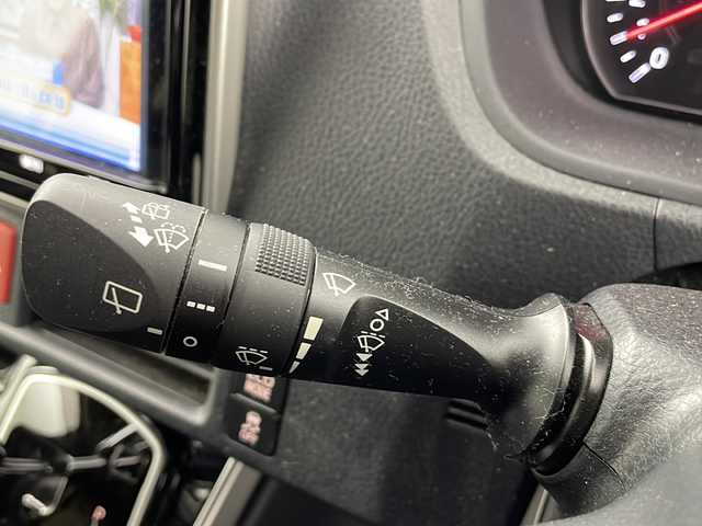 トヨタ ヴォクシー ZS 煌Ⅲ 熊本県 2021(令3)年 4.9万km ホワイトパールクリスタルシャイン ディーラーOP9インチナビ(CD/DVD/BT/フルセグ)/純正フリップダウンモニター/トヨタセーフティーセンス/ ・プリクラッシュセーフティー/ ・レーンディパーチャーアラート/ ・オートハイビーム/ ・パーキングサポートブレーキ/ ・クリアランスソナー/クルーズコントロール/バックカメラ/ビルトインETC/オートライト/LEDヘッドライト/フロントフォグランプ/純正フロアマット/純正ドアバイザー/電動格納ミラー/ミラーウィンカー/取り扱い説明書/保証書