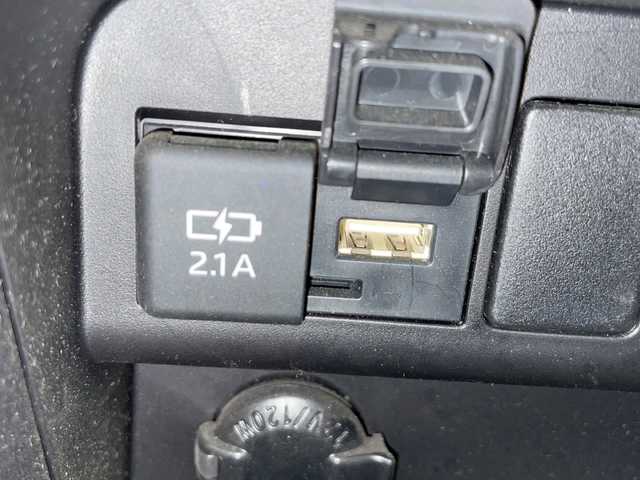 トヨタ ヴォクシー ZS 煌Ⅲ 熊本県 2021(令3)年 4.9万km ホワイトパールクリスタルシャイン ディーラーOP9インチナビ(CD/DVD/BT/フルセグ)/純正フリップダウンモニター/トヨタセーフティーセンス/ ・プリクラッシュセーフティー/ ・レーンディパーチャーアラート/ ・オートハイビーム/ ・パーキングサポートブレーキ/ ・クリアランスソナー/クルーズコントロール/バックカメラ/ビルトインETC/オートライト/LEDヘッドライト/フロントフォグランプ/純正フロアマット/純正ドアバイザー/電動格納ミラー/ミラーウィンカー/取り扱い説明書/保証書