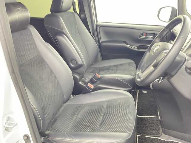 トヨタ ヴォクシー ZS 煌Ⅲ 熊本県 2021(令3)年 4.9万km ホワイトパールクリスタルシャイン ディーラーOP9インチナビ(CD/DVD/BT/フルセグ)/純正フリップダウンモニター/トヨタセーフティーセンス/ ・プリクラッシュセーフティー/ ・レーンディパーチャーアラート/ ・オートハイビーム/ ・パーキングサポートブレーキ/ ・クリアランスソナー/クルーズコントロール/バックカメラ/ビルトインETC/オートライト/LEDヘッドライト/フロントフォグランプ/純正フロアマット/純正ドアバイザー/電動格納ミラー/ミラーウィンカー/取り扱い説明書/保証書