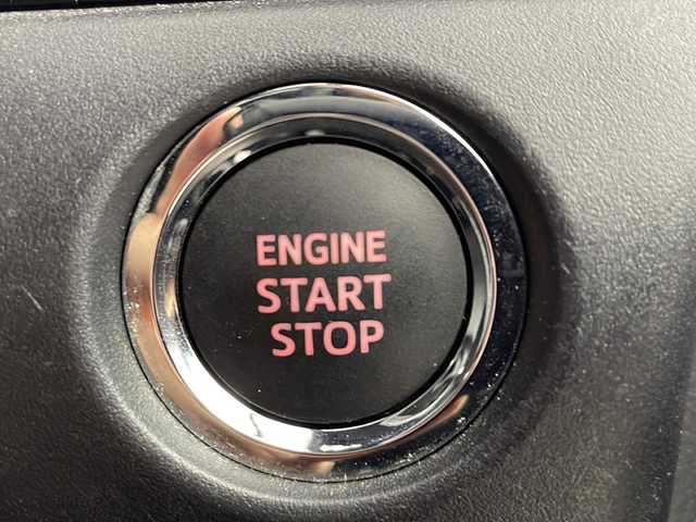 トヨタ ヴォクシー ZS 煌Ⅲ 熊本県 2021(令3)年 4.9万km ホワイトパールクリスタルシャイン ディーラーOP9インチナビ(CD/DVD/BT/フルセグ)/純正フリップダウンモニター/トヨタセーフティーセンス/ ・プリクラッシュセーフティー/ ・レーンディパーチャーアラート/ ・オートハイビーム/ ・パーキングサポートブレーキ/ ・クリアランスソナー/クルーズコントロール/バックカメラ/ビルトインETC/オートライト/LEDヘッドライト/フロントフォグランプ/純正フロアマット/純正ドアバイザー/電動格納ミラー/ミラーウィンカー/取り扱い説明書/保証書