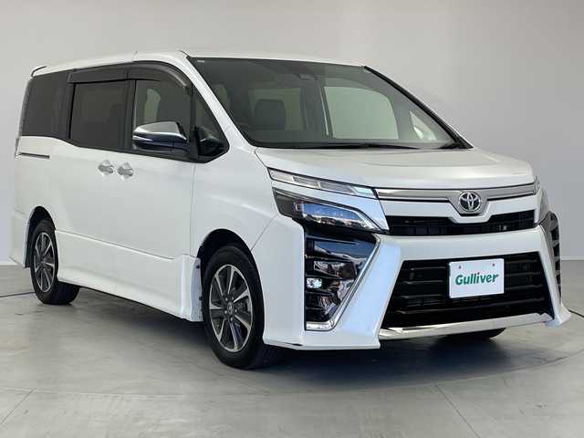 トヨタ ヴォクシー ZS 煌Ⅲ 茨城県 2021(令3)年 4.9万km ホワイトパールクリスタルシャイン 純正９インチナビ　バックモニター　フリップダウンモニター　衝突被害軽減ブレーキ　両側電動スライドドア　スマートキー　フルセグＴＶ　クルコン　ＥＴＣ　コーナーセンサー　横滑り防止装置　プッシュスタート
