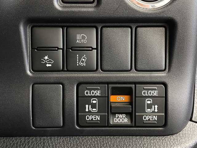 トヨタ ヴォクシー ZS 煌Ⅲ 茨城県 2021(令3)年 4.9万km ホワイトパールクリスタルシャイン 純正９インチナビ　バックモニター　フリップダウンモニター　衝突被害軽減ブレーキ　両側電動スライドドア　スマートキー　フルセグＴＶ　クルコン　ＥＴＣ　コーナーセンサー　横滑り防止装置　プッシュスタート