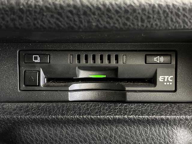 トヨタ ヴォクシー ZS 煌Ⅲ 茨城県 2021(令3)年 4.9万km ホワイトパールクリスタルシャイン 純正９インチナビ　バックモニター　フリップダウンモニター　衝突被害軽減ブレーキ　両側電動スライドドア　スマートキー　フルセグＴＶ　クルコン　ＥＴＣ　コーナーセンサー　横滑り防止装置　プッシュスタート